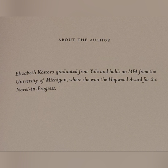 The Historian by Elizabeth Kostova - Picture 3 of 8